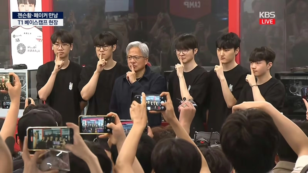老黄会师Faker！笑称4070为古董，送双签5090